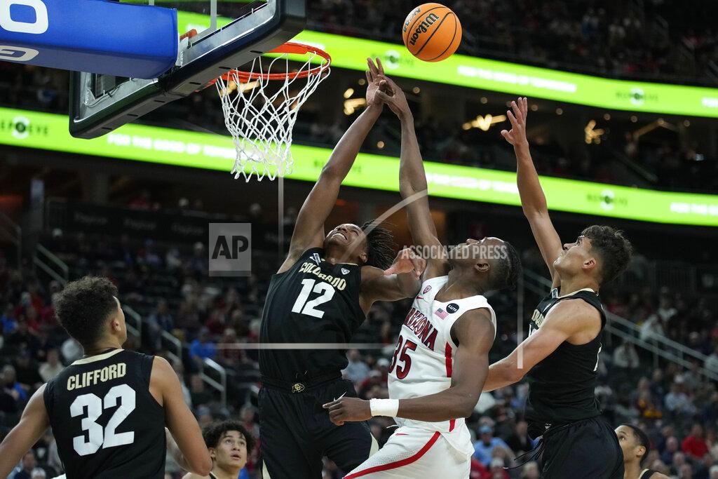 John Locher Arizona's Christian Koloko (35) shoots around Colorado's Jabari Walker (12) and Colorado's Tristan da Silva, right, during the first half of an NCAA college basketball game in the semifinal round of the Pac-12 tournament Friday, March 11, 2022, in Las Vegas. (AP Photo/John Locher)