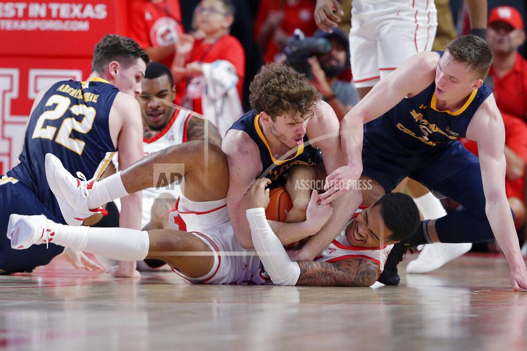 Michael Wyke Northern Colorado forward Brock Wisne, top center, and Houston guard Ramon Walker Jr., bottom center, grapple for the ball during the first half of an NCAA college basketball game Monday, Nov. 7, 2022, in Houston. (AP Photo/Michael Wyke)