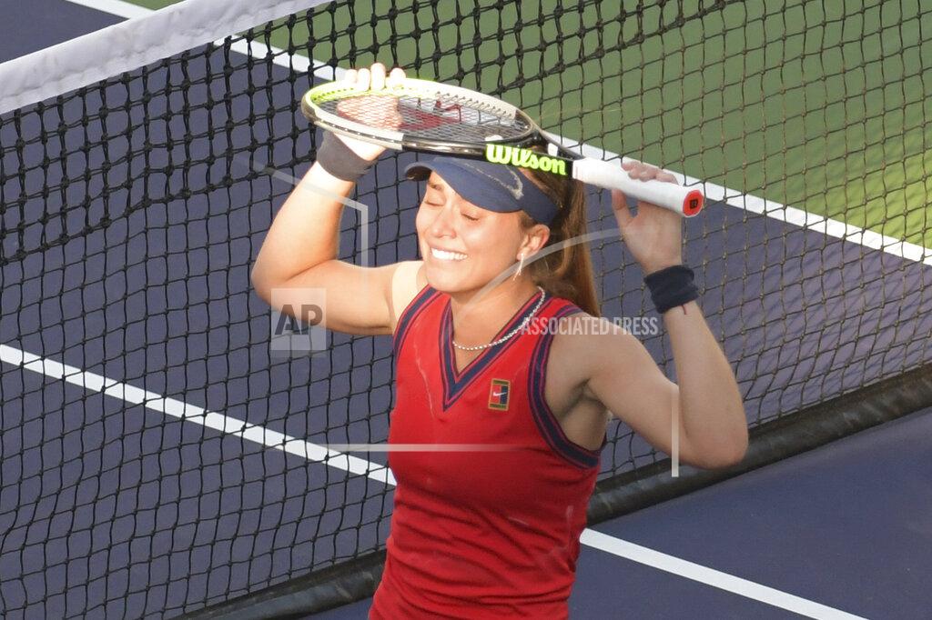 Paula Badosa defeats Victoria Azarenka at BNP Paribas Open