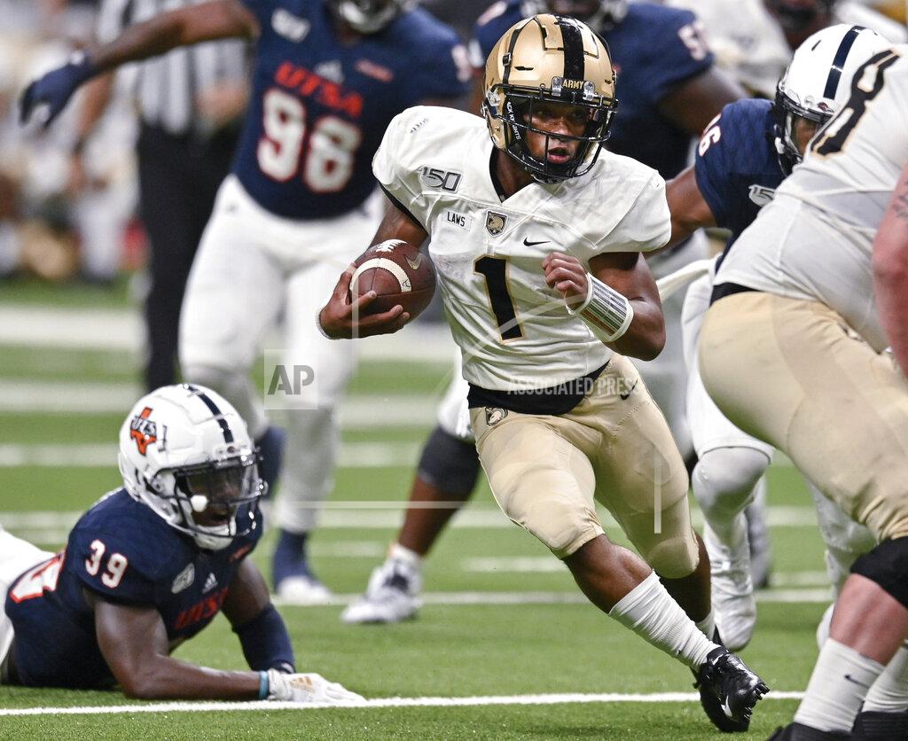 Darren Abate Army quarterback Jabari Laws (1) runs during the first half of an NCAA college football game against UTSA, Saturday, Sept. 14, 2019 in San Antonio. (AP Photo/Darren Abate)