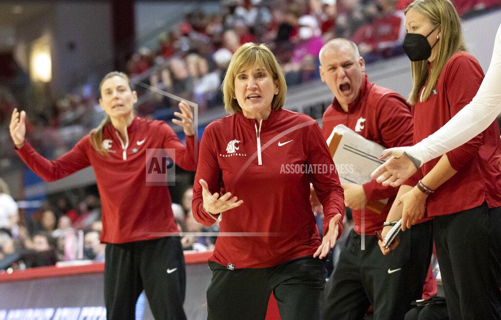 Ben Mckeown Washington State head coach Kamie Ethridge, center, reacts with her staff to a call during the second half of a college basketball game against Kansas State in the first round of the NCAA tournament in Raleigh, N.C., Saturday, March 19, 2022. (AP Photo/Ben McKeown)