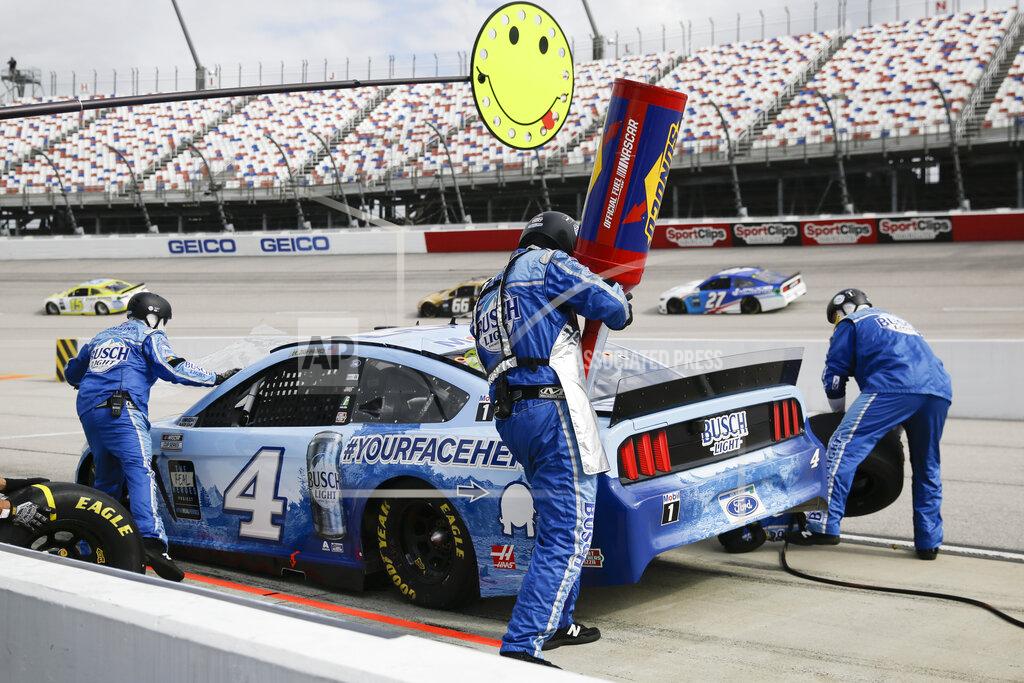 Brynn Anderson Kevin Harvick (4) makes a pit stop during the NASCAR Cup Series auto race Sunday, May 17, 2020, in Darlington, S.C. (AP Photo/Brynn Anderson)
