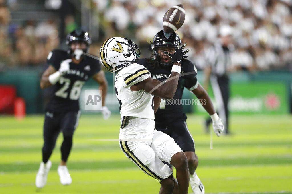 Marco Garcia Vanderbilt wide receiver Devin Boddie Jr. (6) pulls in a catch over Hawaii defensive back Ty Marsh (4) during the second half of a NCAA college football game, Saturday, Aug. 27, 2022, in Honolulu. (AP Photo/Marco Garcia)
