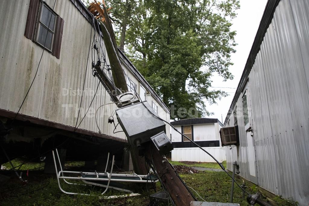 Powerful storm kills 2 people and leaves 1.1 million without power in ...
