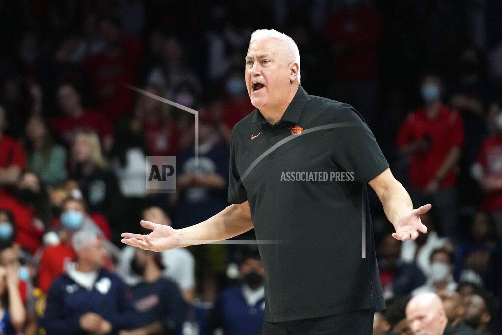 Rick Scuteri Oregon State coach Wayne Tinkle reacts to a call during the second half of the team's NCAA college basketball game against Arizona, Thursday, Feb. 17, 2022, in Tucson, Ariz. Arizona won 83-69. (AP Photo/Rick Scuteri)