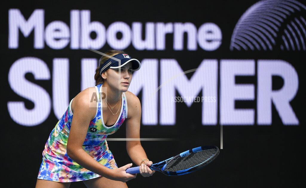 Andrew Brownbill United States' Sofia Kenin waits to receive serve from Italy's Camila Giorgi during their match at a tuneup tournament ahead of the Australian Open tennis championships in Melbourne, Australia, Tuesday, Feb. 2, 2021. (AP Photo/Andrew Brownbill)