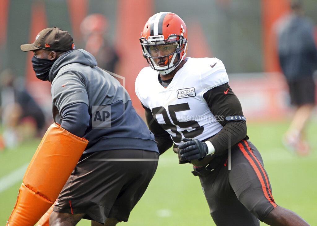 Joshua Gunter Cleveland Browns defensive end Myles Garrett works on skills during position drills at practice Tuesday, Sept. 1, 2020, in Berea, Ohio. (Joshua Gunter/Cleveland.com via AP)
