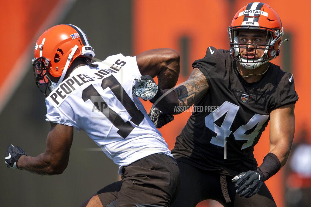 David Dermer Cleveland Browns linebacker Sione Takitaki, right, covered receiver Donovan Peoples-Jones during NFL football practice in Berea, Ohio, Wednesday, July 28, 2021. (AP Photo/David Dermer)