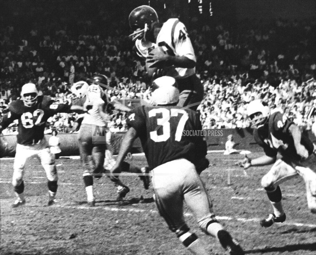 Fred Waters FILE - In this Oct. 15, 1962, file photo, Bobby Mitchell, of the Washington Redskins, jumps to haul in a pass from quarterback Norman Snead in the second period of their NFL football game against the St. Louis Cardinals in St. Louis. Mitchell, the speedy late 1950s and ’60s NFL offensive star the Cleveland Browns and the Redskins, has died. He was 84. The Pro Football Hall of Fame said Sunday night, April 5, 2020, that Mitchell’s family said he died in the afternoon. (AP Photo/Fred Waters, File)