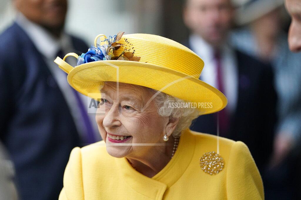 Andrew Matthews Britain's Queen Elizabeth II at Paddington station in London, Tuesday May 17, 2022, to mark the completion of London's Crossrail project. (Andrew Matthews/Pool via AP)