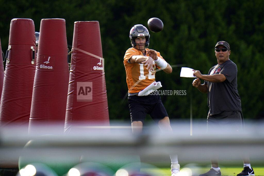 Chris O'meara Tampa Bay Buccaneers quarterback Tom Brady (12) throws a pass as quarterbacks coach Clyde Christensen looks on during an NFL football practice Tuesday, July 27, 2021, in Tampa, Fla. (AP Photo/Chris O'Meara)