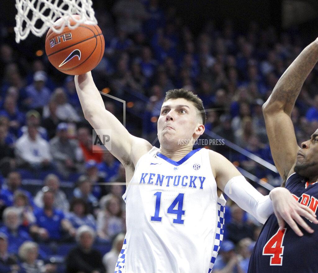 James Crisp Kentucky's Tyler Herro (14) dunks near Auburn's Malik Dunbar (4) during the second half of an NCAA college basketball game in Lexington, Ky., Saturday, Feb. 23, 2019. Kentucky won 80-53. (AP Photo/James Crisp)