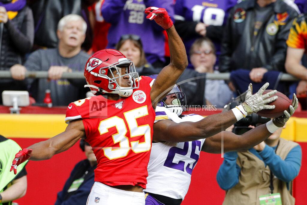 Colin E. Braley Minnesota Vikings running back Alexander Mattison (25) makes a catch against the defense of Kansas City Chiefs cornerback Charvarius Ward (35), during the first half of an NFL football game in Kansas City, Mo., Sunday, Nov. 3, 2019. (AP Photo/Colin E. Braley)