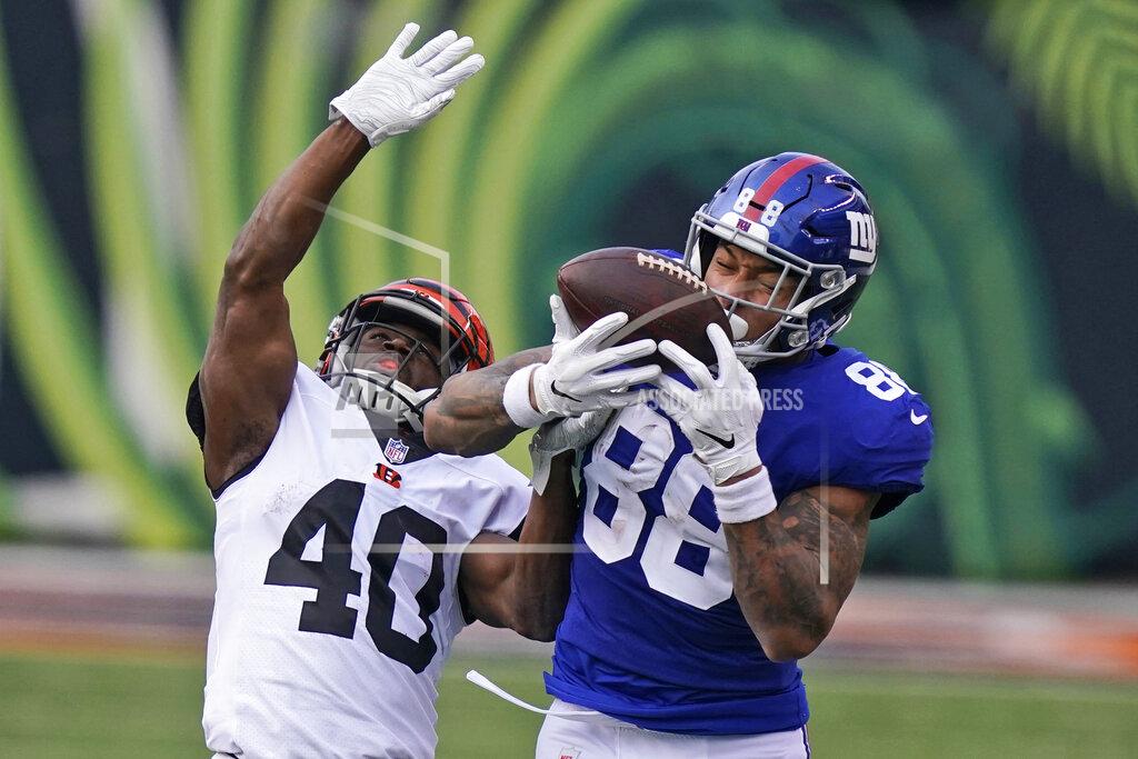 Bryan Woolston New York Giants tight end Evan Engram (88) catches a pass against Cincinnati Bengals safety Brandon Wilson (40) during the second half of NFL football game, Sunday, Nov. 29, 2020, in Cincinnati. (AP Photo/Bryan Woolston)