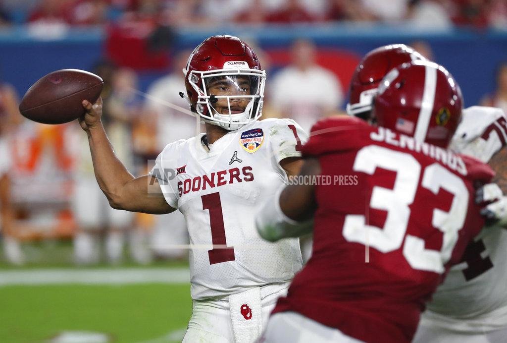 Wilfredo Lee Oklahoma quarterback Kyler Murray (1) looks to pass, during the second half of the Orange Bowl NCAA college football game against Alabama, Saturday, Dec. 29, 2018, in Miami Gardens, Fla. (AP Photo/Wilfredo Lee)