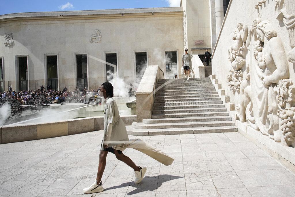 Christophe Ena A model wears a creation as part of the Rick Owens men's Spring Summer 2023 collection presented in Paris, France, Thursday, June 23, 2022. (AP Photo/Christophe Ena)