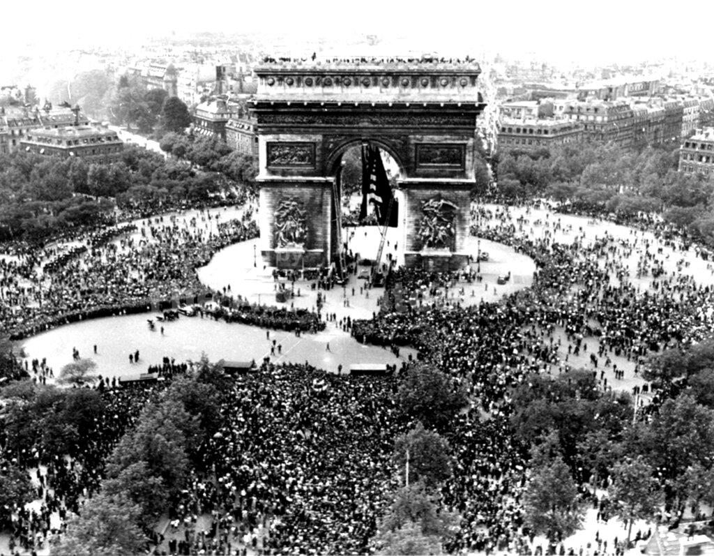 VE DAY IN PARIS Buy Photos AP Images DetailView