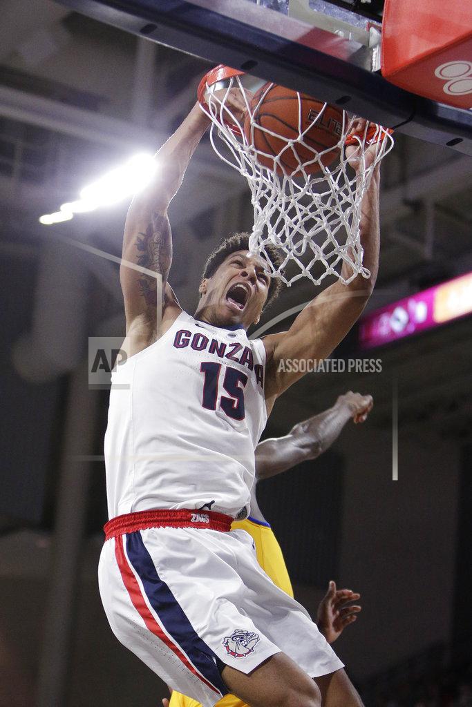 Young Kwak Gonzaga forward Brandon Clarke dunks during the first half of the team's NCAA college basketball game against Cal State Bakersfield in Spokane, Wash., Monday, Dec. 31, 2018. (AP Photo/Young Kwak)