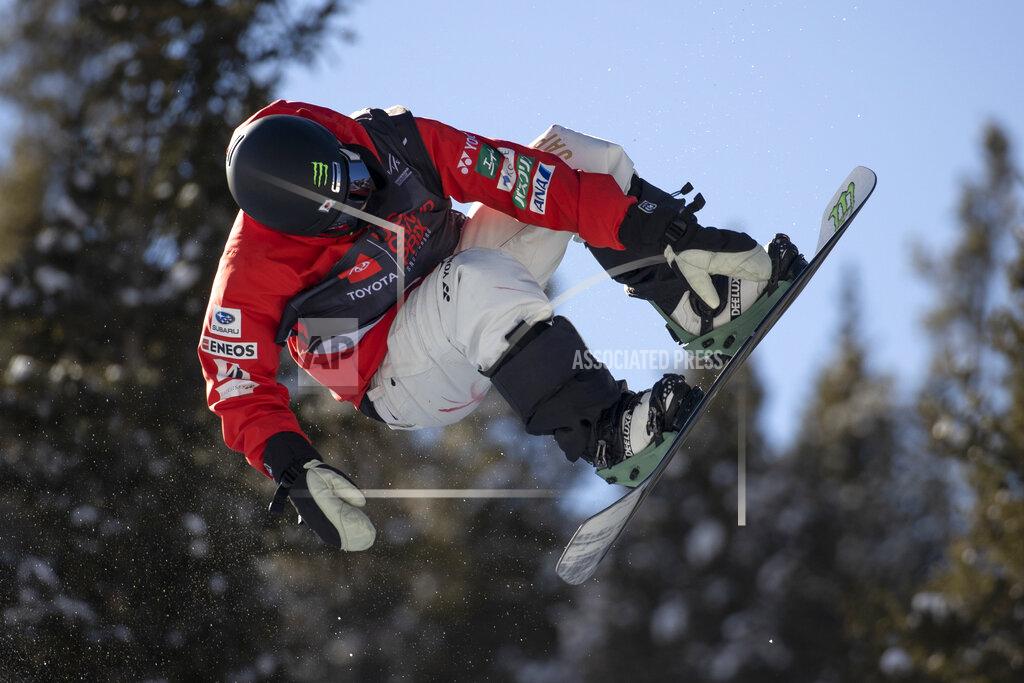 Hugh Carey Yuto Totsuka, of Japan, makes a run in the halfpipe finals Saturday, Dec. 11, 2021, at the U.S. Grand Prix snowboarding event at Copper Mountain, Colo. (AP Photo/Hugh Carey)