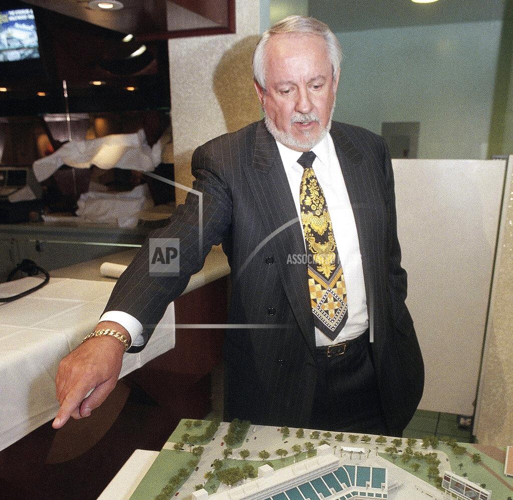 Chris Pizzello FILE - In this Dec. 8, 1995, file photo, Hollywood Park Chairman and Chief Operating Officer R.D. Hubbard shows off a model of a proposed NFL stadium to be built on Hollywood Park's property adjacent to the existing race track following a news conference in Inglewood, Calif. Hubbard, who bred, owned and raced thoroughbred and quarter horses, and was an influential executive in the racing industry, has died. He was 84. (AP Photo/Chris Pizzello)