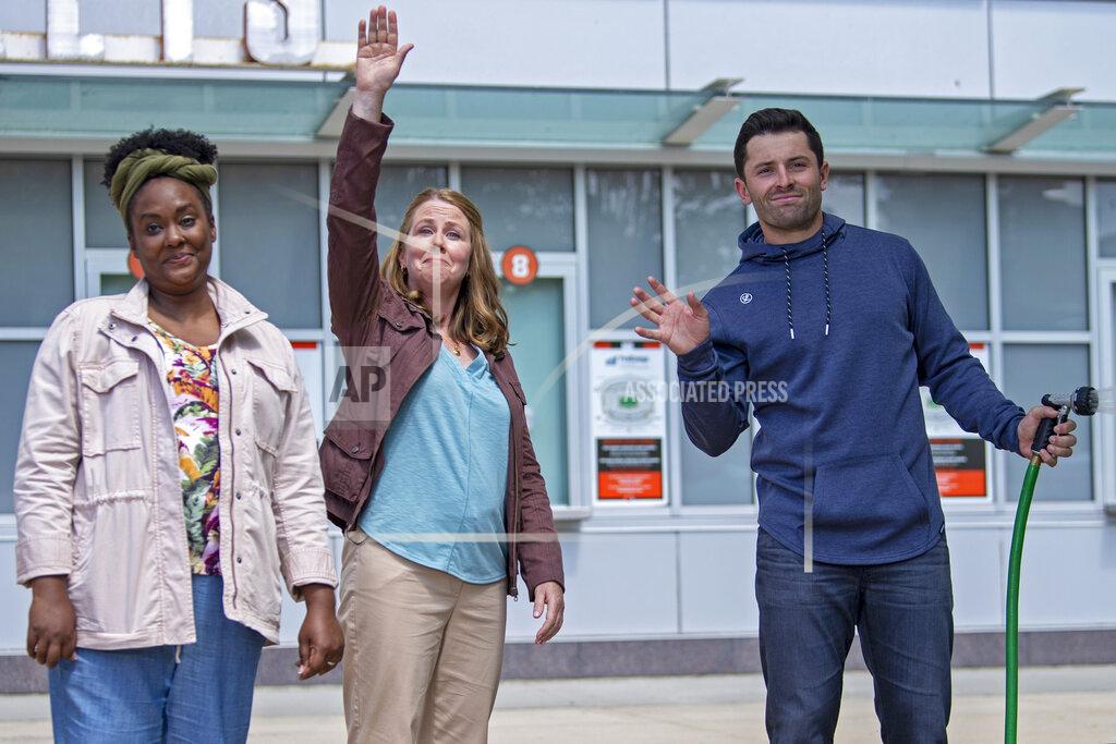 David Dermer Cleveland Browns quarterback Baker Mayfield, right, stands with actresses during a Progressive Insurance commercial shoot at FirstEnergy Stadium, Thursday, July 22, 2021, in Cleveland. (AP Photo/David Dermer)