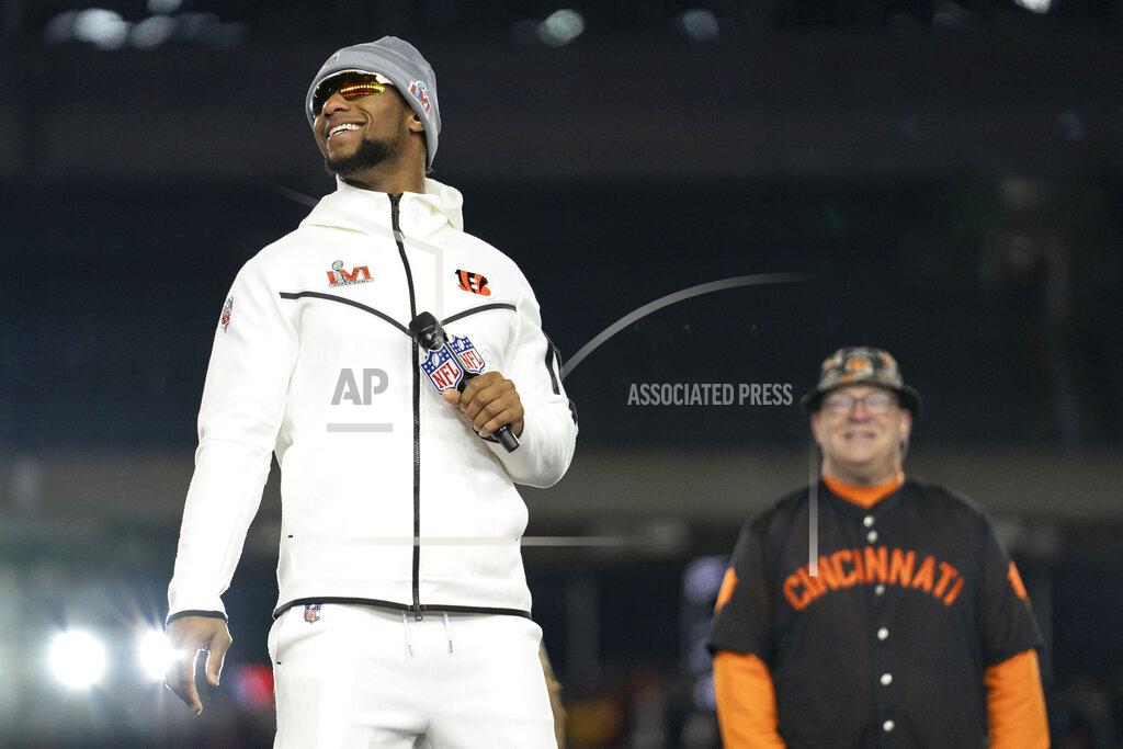 Cincinnati Bengals running back Joe Mixon speaks during the Super Bowl LVI Opening Night Fan Rally, Monday, Feb. 7, 2022, in Cincinnati. (AP Photo/Jeff Dean)
