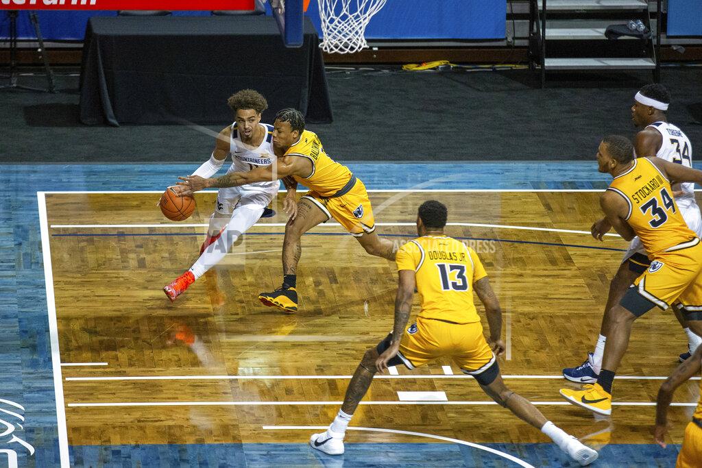 Josh Jurgens West Virginia guard Mile McBride (4) drives to the hoop during the first half of an NCAA college basketball game against VCU, Thursday, Nov. 26, 2020, in SIoux Falls, S.D. (AP Photo/Josh Jurgens)