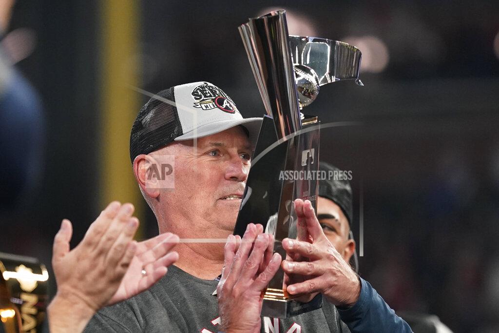 Ashley Landis Atlanta Braves manager Brian Snitker holds up the championship trophy after winning Game 6 of baseball's National League Championship Series against the Los Angeles Dodgers Sunday, Oct. 24, 2021, in Atlanta. The Braves defeated the Dodgers 4-2 to win the series. (AP Photo/Ashley Landis)