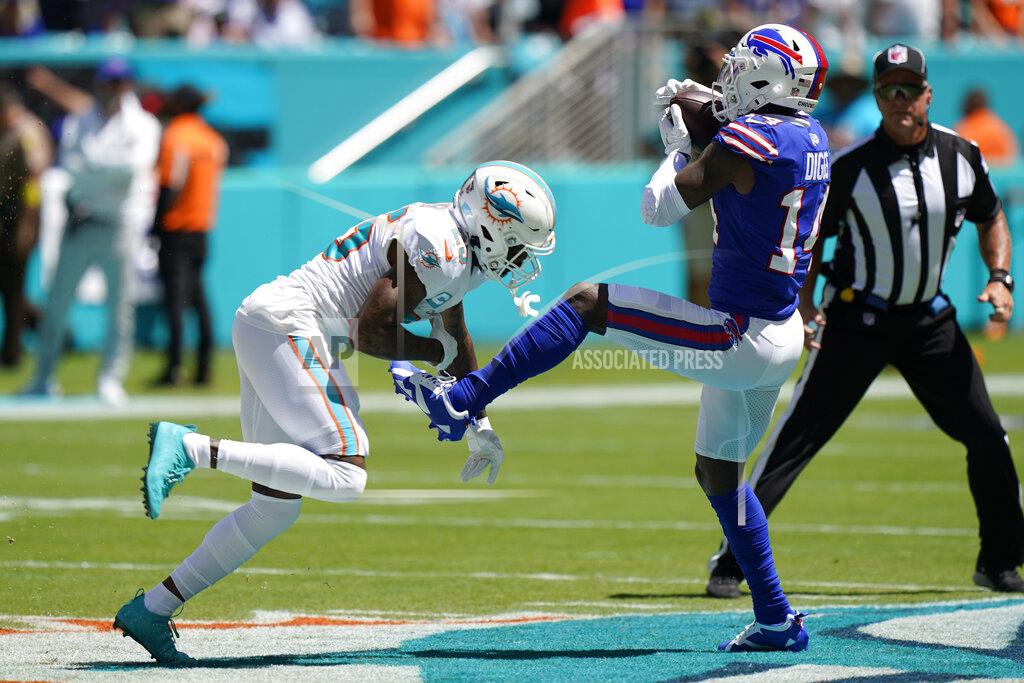 Wilfredo Lee Miami Dolphins cornerback Xavien Howard (25) makes contact with Buffalo Bills wide receiver Stefon Diggs (14) during the first half of an NFL football game, Sunday, Sept. 25, 2022, in Miami Gardens, Fla. (AP Photo/Wilfredo Lee )