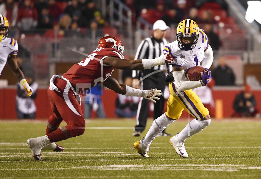 Michael Woods LSU receiver Ja'Marr Chase slips past Arkansas defender Dre Greenlaw during the first half of an NCAA college football game, Saturday, Nov. 10, 2018, in Fayetteville, Ark. (AP Photo/Michael Woods)
