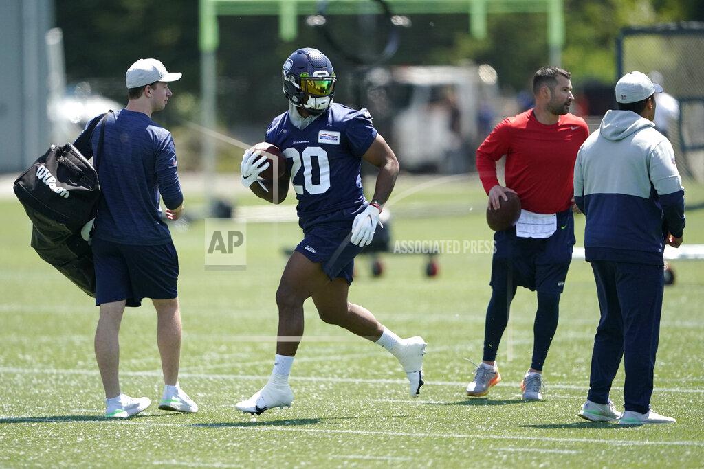 Ted S. Warren Seattle Seahawks running back Rashaad Penny (20) works out during NFL football practice, Tuesday, May 31, 2022, in Renton, Wash. (AP Photo/Ted S. Warren)