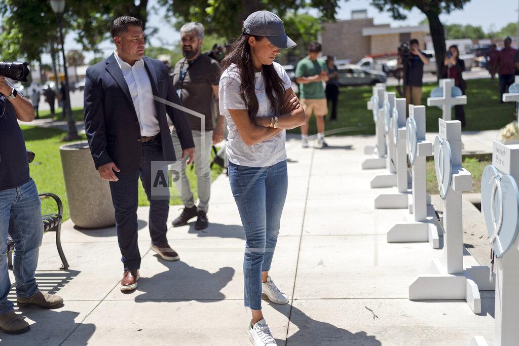 Jae C. Hong Meghan Markle, Duchess of Sussex, visits a memorial site, Thursday, May 26, 2022, honoring the victims killed in Tuesday's elementary school shooting in Uvalde, Texas,. (AP Photo/Jae C. Hong)