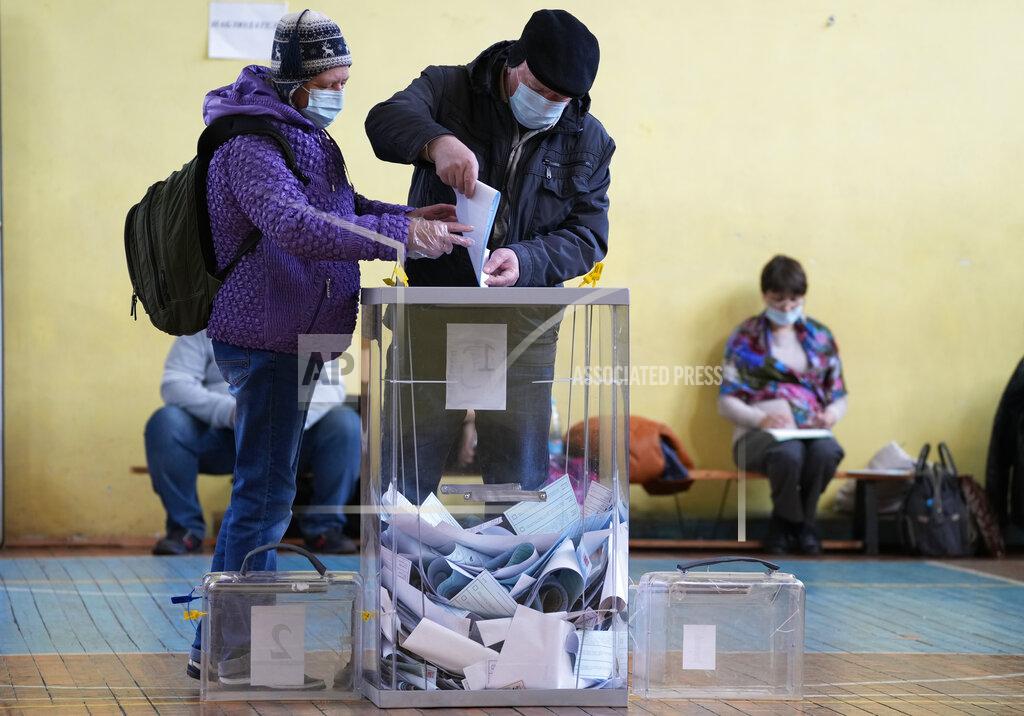Dmitri Lovetsky People cast their ballots during the State Duma, the Lower House of the Russian Parliament and local parliaments elections at a polling station in St. Petersburg, Russia, Friday, Sept. 17, 2021. Russia has begun three days of voting for a new parliament that is unlikely to change the country's political complexion. There's no expectation that United Russia, the party devoted to President Vladimir Putin, will lose its dominance in the State Duma. (AP Photo/Dmitri Lovetsky)