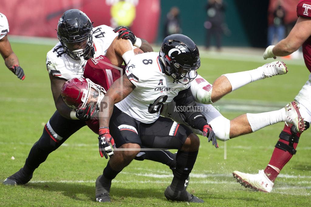 Chris Szagola Cincinnati's linebacker Jarell White (8) and defensive tackle Marquise Copeland (44) bring down Temple's fullback Rob Ritrovato (4) during the first half of an NCAA college football, Saturday, Oct. 20, 2018, in Philadelphia. (AP Photo/Chris Szagola)