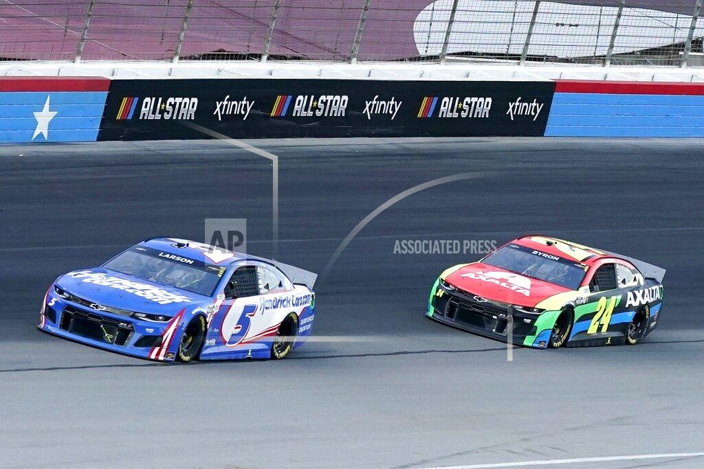 Kyle Larson (5) William Byron (24) head out of Turn 4 into the front stretch during the NASCAR Cup Series All-Star auto race at Texas Motor Speedway in Fort Worth, Texas, Sunday, June 13, 2021. (AP Photo/Tony Gutierrez)