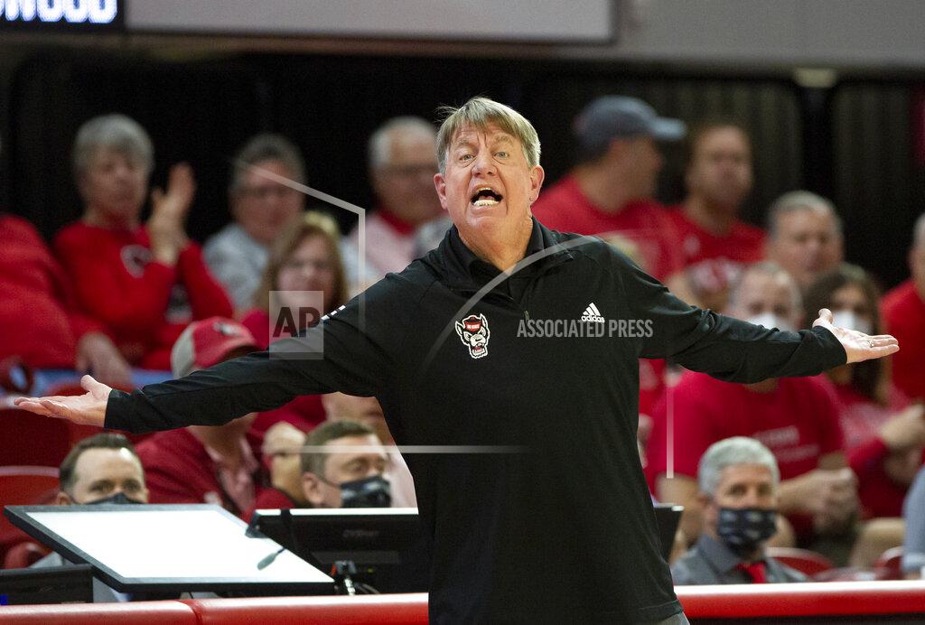 Ben Mckeown North Carolina State head coach Wes Moore reacts to a call during the second half of a college basketball game against Longwood in the first round of the NCAA tournament in Raleigh, N.C., Saturday, March 19, 2022. (AP Photo/Ben McKeown)