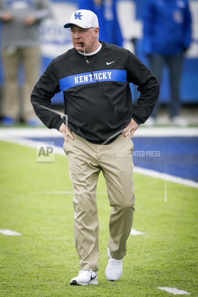 Bryan Woolston Kentucky head coach Mark Stoops stands before an NCAA college football game against Middle Tennessee in Lexington, Ky., Saturday, Nov. 17, 2018. (AP Photo/Bryan Woolston)