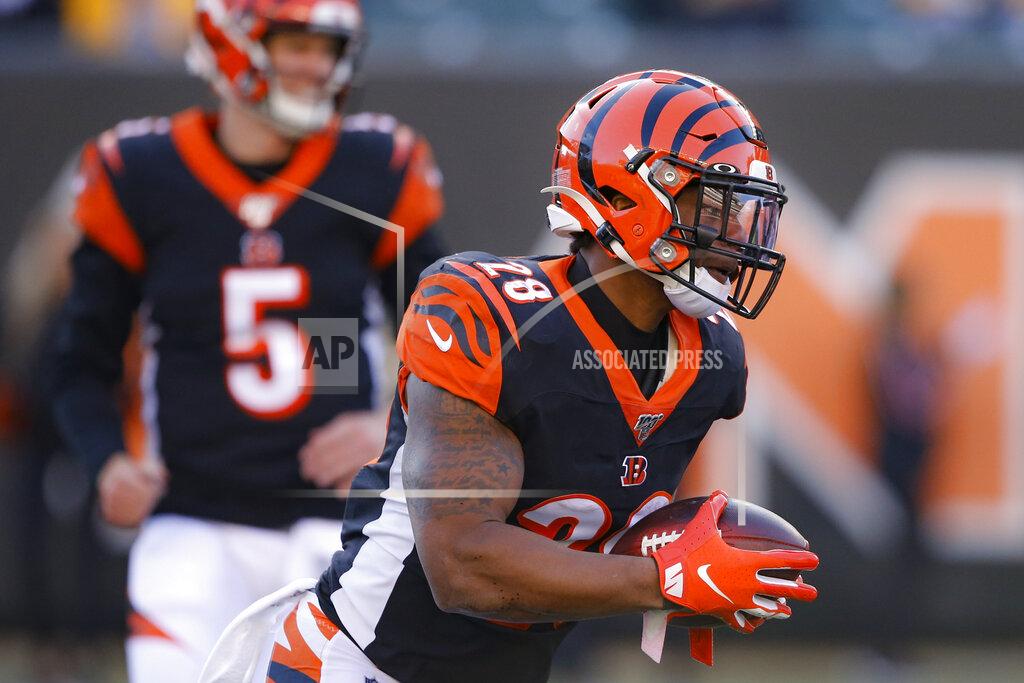 Gary Landers Cincinnati Bengals running back Joe Mixon runs the ball during the second half an NFL football game against the Pittsburgh Steelers, Sunday, Nov. 24, 2019, in Cincinnati. (AP Photo/Gary Landers)
