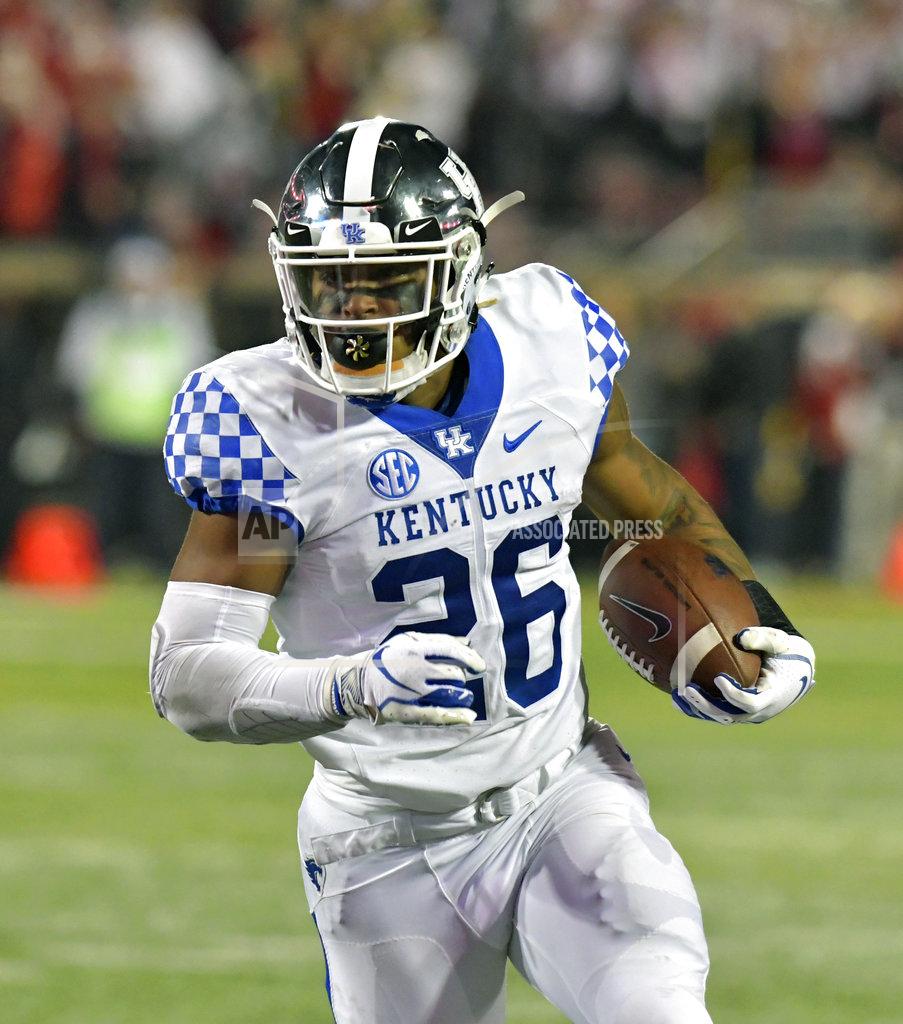 Timothy D. Easley Kentucky running back Benny Snell Jr. heads upfield during the first half of the team's NCAA college football game against Louisville in Louisville, Ky., Saturday, Nov. 24, 2018. (AP Photo/Timothy D. Easley)