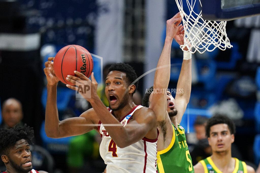 Jeff Roberson Southern California forward Evan Mobley (4) grabs a rebound in front of Oregon guard Chris Duarte (5) during the first half of a Sweet 16 game in the NCAA men's college basketball tournament at Bankers Life Fieldhouse, Sunday, March 28, 2021, in Indianapolis. (AP Photo/Jeff Roberson)
