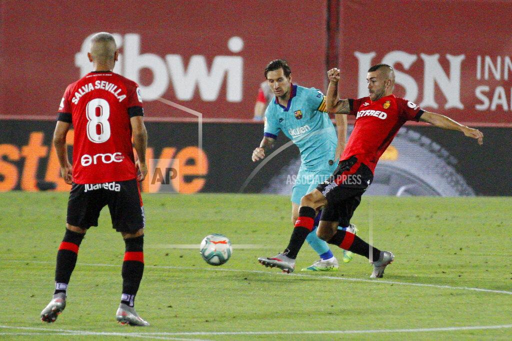 Francisco Ubilla FC Barcelona's Lionel Messi in action during the Spanish La Liga soccer match between Mallorca and FC Barcelona at Son Moix Stadium in Palma de Mallorca, Spain, Saturday, June 13, 2020. With virtual crowds, daily matches and lots of testing for the coronavirus, soccer is coming back to Spain. The Spanish league resumes this week more than three months after it was suspended because of the COVID-19 pandemic. (AP Photo/Francisco Ubilla)