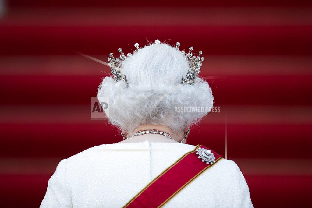 Markus Schreiber FILE - Britain's Queen Elizabeth II arrives for an official state dinner, in front of Germany's President Joachim Gauck's residence Bellevue Palace in Berlin on June 24, 2015. (AP Photo/Markus Schreiber, File)