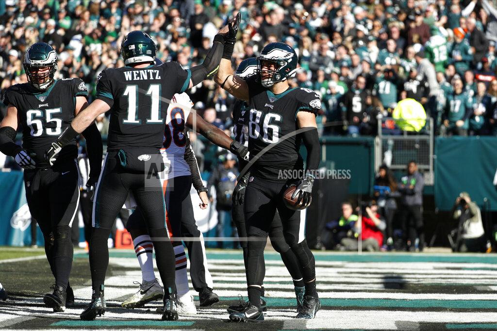 Chris Szagola Philadelphia Eagles' Zach Ertz (86) and Carson Wentz (11) celebrate after Ertz's touchdown during the first half of an NFL football game against the Chicago Bears, Sunday, Nov. 3, 2019, in Philadelphia. (AP Photo/Chris Szagola)