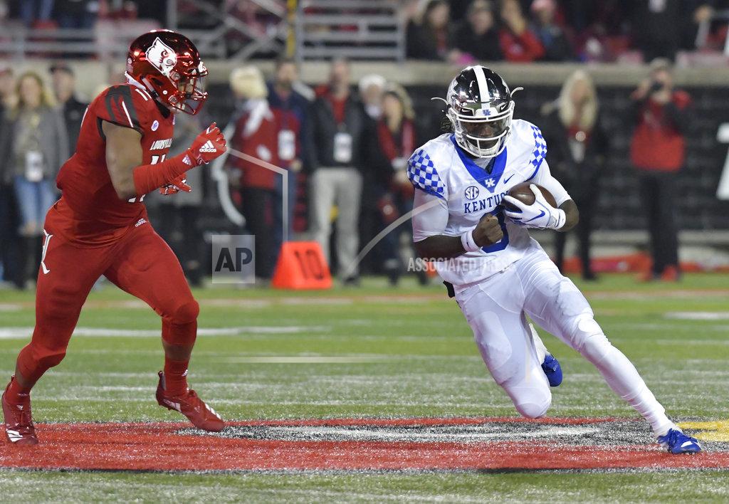 Timothy D. Easley Kentucky quarterback Terry Wilson (3) is pursued by Louisville safety Dee Smith (11) during the first half of an NCAA college football game in Louisville, Ky., Saturday, Nov. 24, 2018. (AP Photo/Timothy D. Easley)