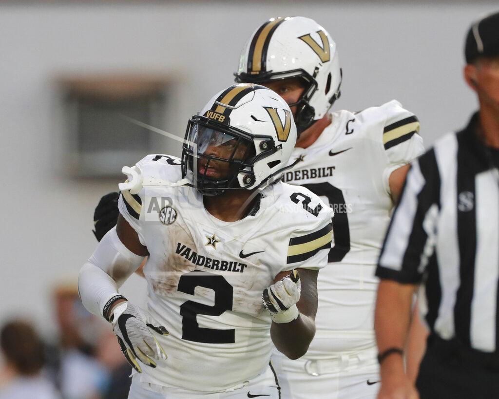 Marco Garcia Vanderbilt running back Re'Mahn Davis (2) reacts after making a touchdown against Hawaii during the second half of an NCAA college football game, Saturday, Aug. 27, 2022, in Honolulu. (AP Photo/Marco Garcia)