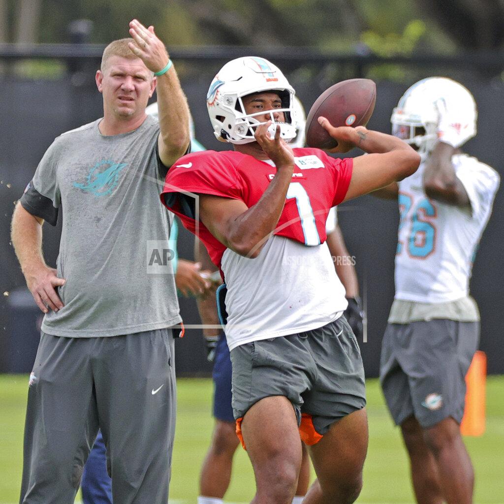 David Santiago Miami Dolphins quarterbacks coach Charlie Frye works with Dolphins quarterback Tua Tagovailoa (1) during practice at Baptist Health Training Complex in Hard Rock Stadium on Wednesday, October 13, 2021 in Miami Gardens, Florida, in preparation for their game against the Jacksonville Jaguars at Tottenham Hotspur Stadium in London on Sunday, October 17.(David Santiago/Miami Herald via AP)
