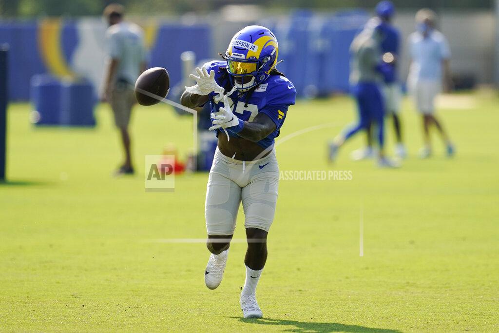 Los Angeles Rams running back Darrell Henderson Jr. gets the ball pitched to him during an NFL football camp practice Wednesday, Aug. 19, 2020, in Thousand Oaks, Calif. (AP Photo/Marcio Jose Sanchez)