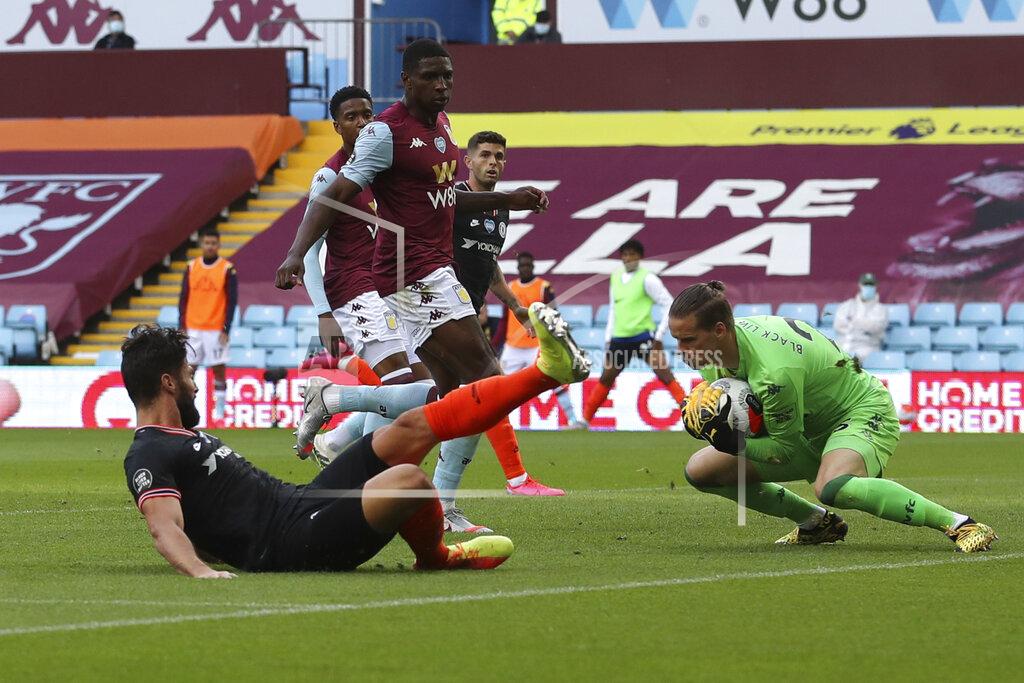 Cath Ivill Chelsea's Olivier Giroud, left, misses a chance during the English Premier League soccer match between Aston Villa and Chelsea at the Villa Park stadium in Birmingham, England, Sunday, June 21, 2020. (Cath Ivill/Pool via AP)