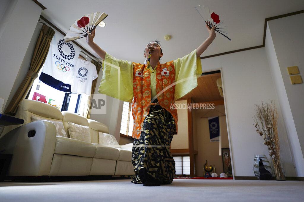 "Super Fan" prepares for Tokyo Olympics without foreign fans