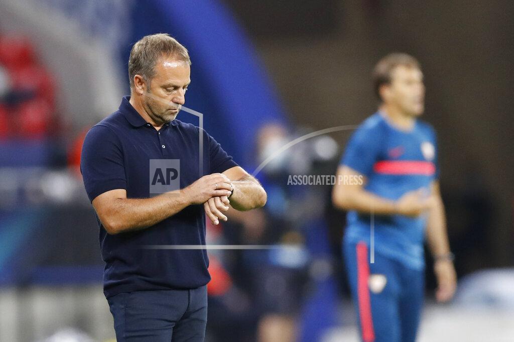 Laszlo Balogh Bayern's head coach Hans-Dieter Flick checks his watch during the UEFA Super Cup soccer match between Bayern Munich and Sevilla at the Puskas Arena in Budapest, Hungary, Thursday, Sept. 24, 2020. (AP Photo/Laszlo Balogh, Pool)